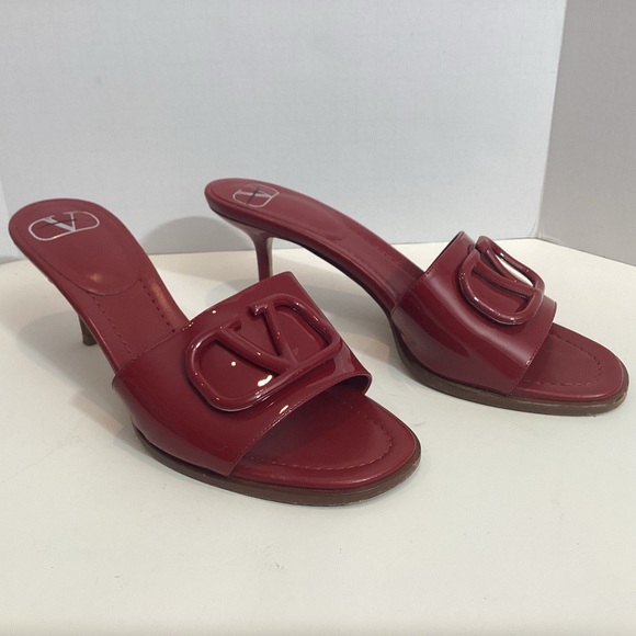VALENTINO GARAVANI VLOGO PATENT LEATHER SANDALS 37.5